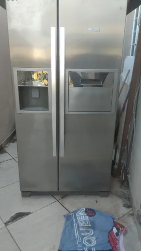 LGeladeira Electrolux side by side com defeito 