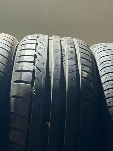  Pneu Dunlop 225/45/17 Sport