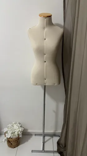 Busto Manequim Feminino 38/40/42 para Corte, Modelagem e Vitrine Profissional(Branco)