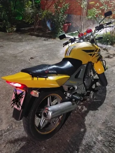 Honda CBX 250 Twister 2008 rodando bem mas abaixa um pouco de óleo provavelmente anéis.