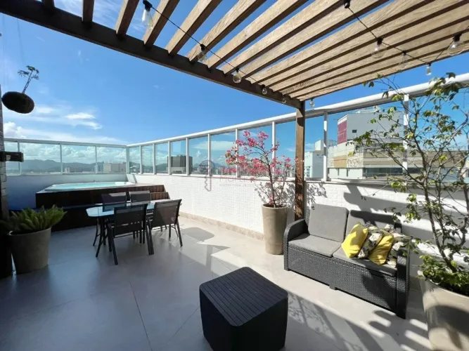 Cobertura maravilhosa duplex de 3 quartos, sendo 2 suítes em Itapuã! Porteira Fechada!