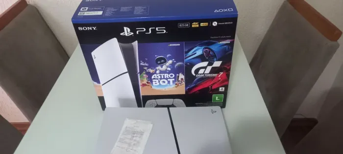 PS5 Slim 825Gb - 6 meses de uso, caixa original e nota fiscal.