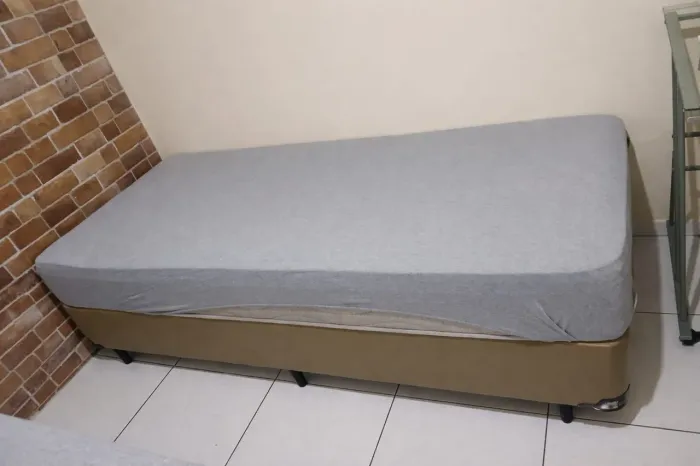 Vendo uma base e um colchão de solteiro da marca Euro colchões 