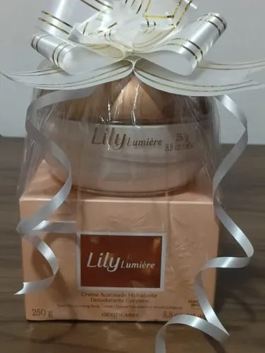 Creme Acetinado Hidratante Desodorante Corporal  Lily 250G