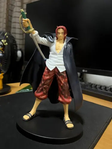 Figure one piece shanks original bandai