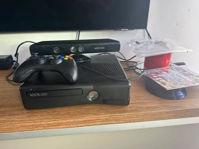 Xbox 360 slim + kinect