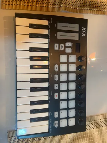 Kfx Mini 25 Ultra Teclado Controlador Midi Usb 25 Teclas 16p