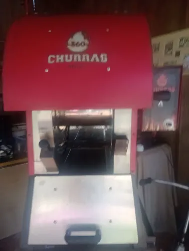Máquina de churrasquinho. 