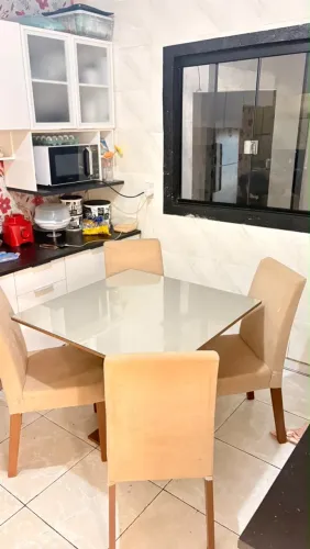 mesa quadrada de vidro