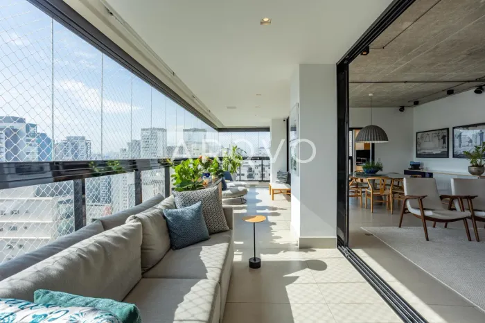 Apartamento com 4 suítes à venda em Moema Pássaros.