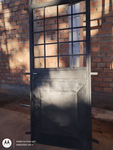 Porta metálica