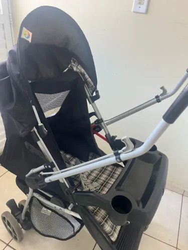Vendo carrinho de bebê