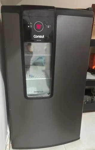 Cervejeira Cônsul Titanium 82L 220v