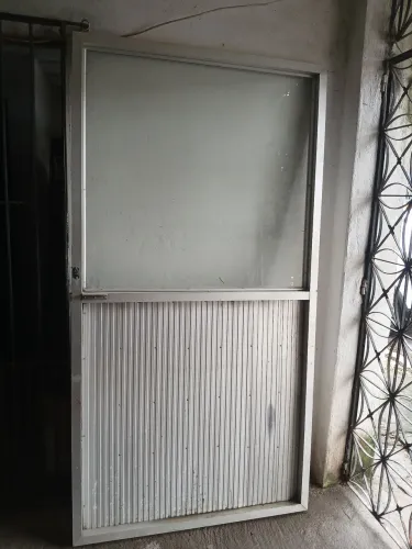 Porta  alumínio com vidro larga 