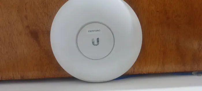 1 x Unifi AC Pro + 1 x Injetor PoE