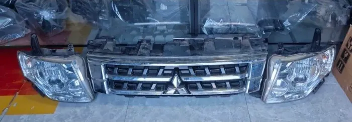 Grade Pajero Full Farol 2018 original