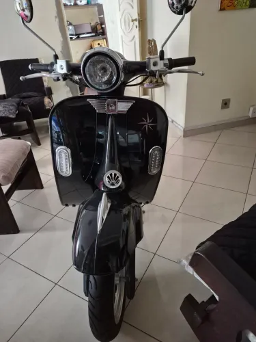 Moto elétrica zero. Estilo vespa antiga