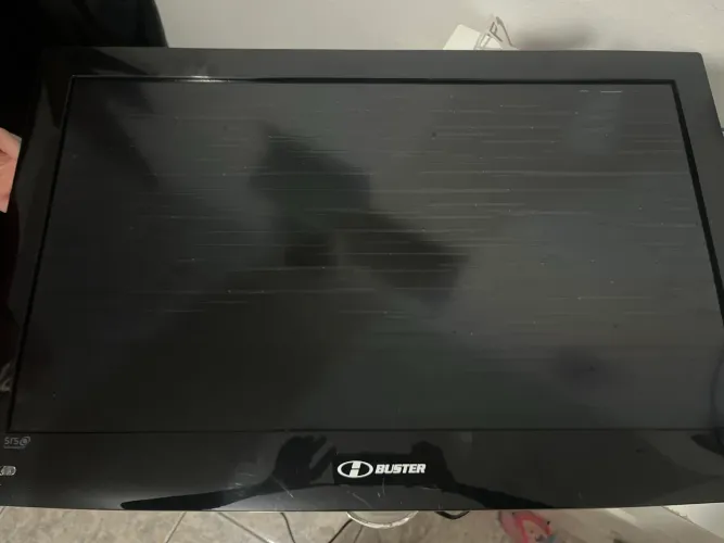 Tv buster 32 polegadas para retirada de peças.