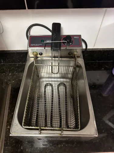 Fritadeira eletrônica metalcubas