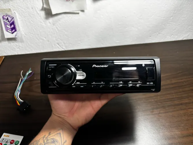Rádio Pioneer MVH-145BR