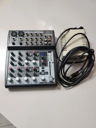 Mesa de som Behringer Xenix 1002 FX