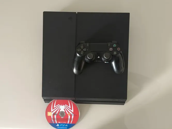 PLAYSTATION 4 PS4
