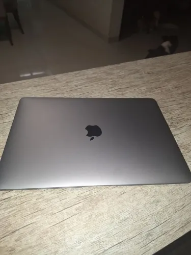 MacBook Air (M1, 2020)