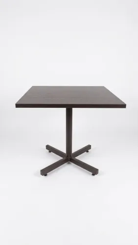 Mesa MDF, pés em ferro, cor marrom café medindo 80 x 80 cm