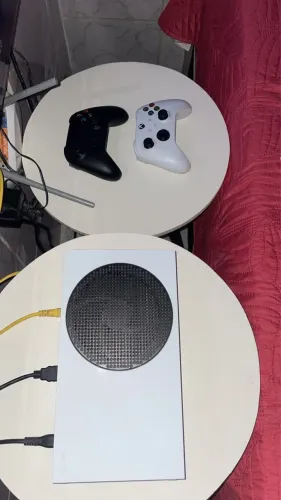 Xbox Series S 512GB + 2 Controles Originais + FIFA 2026 Incluso - Excelente Estado!
