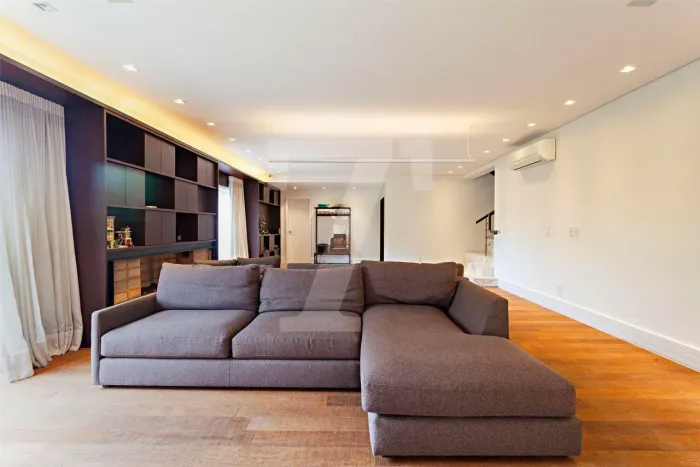 Casa contemporânea em condomínio fechado com infraestrutura completa e privacidade