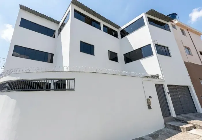 Prédio 3 andares. Próximo ao Pavilhão Carapina. Ideal para empresas.