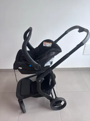 Carrinho de bebê completo 
