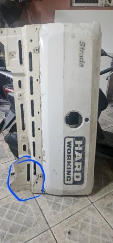 Tampa traseira fiat strada 