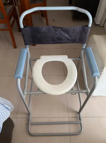 CADEIRA DE BANHO DellaMed D40 AGUENTA ATÉ 120kg POUQUÍSSIMO USADA