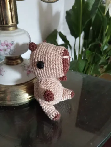 Capivara amigurumi feito a mão 