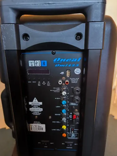 Caixa Multiuso Oneal C/ Bateria Interna OMF-425 110 Watts RMS