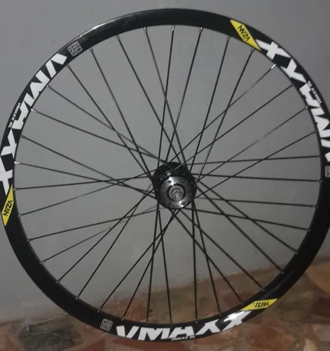 Vendo roda vmaxx SL nova original já montada 