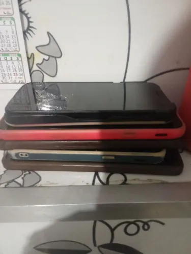 Vendo 6 celulares que não estão funcionando com problemas na tela , mas em ótimo estado