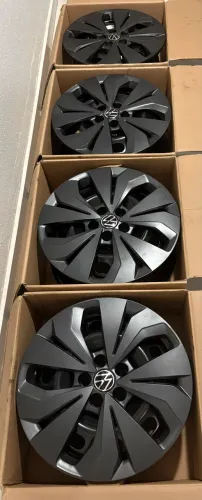 Jogo novo de 4 rodas de ferro pretas (5 FUROS) Aro 16 + Calotas escurecidas Volkswagen