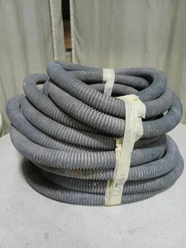 conduite corrugado para instalação elétrica e caixinhas de tomada