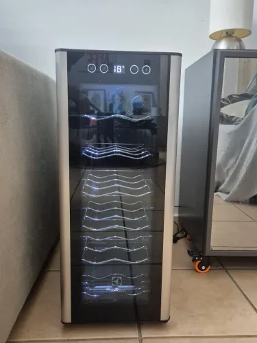 Adega climatizada electrolux