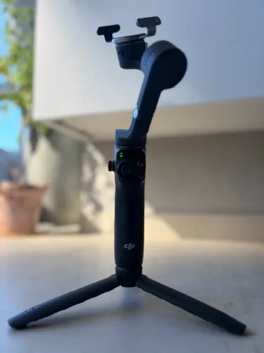 DJI Osmo Mobile 6 (OM 6) ? Estabilizador de Celular com Tripé
