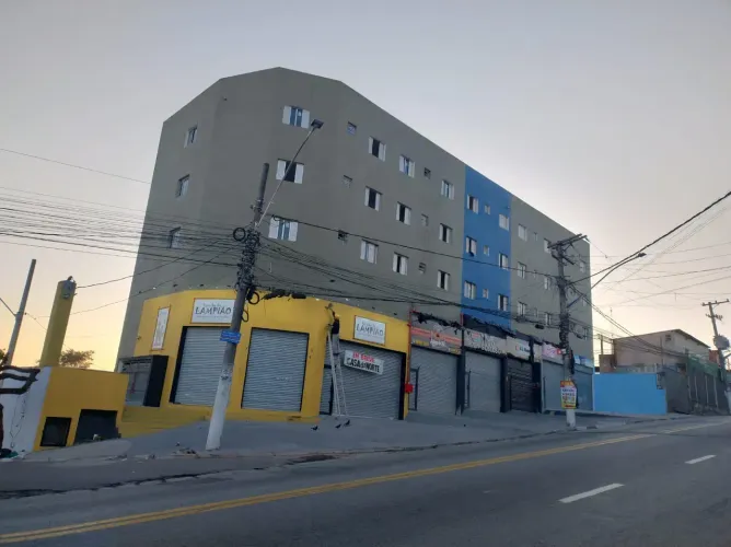 SALÃO COMERCIAL DE 116M² COM PÉ DIREITO DE 6m² PARA ALUGAR EM TABOÃO DA SERRA.