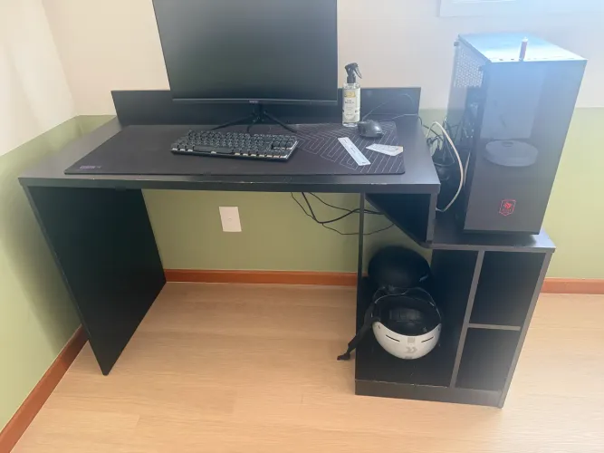 MESA DE COMPUTADOR 137X54cm