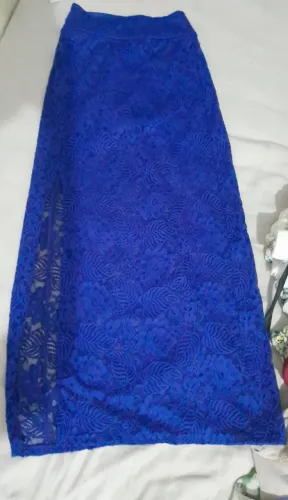 Saia azul de renda