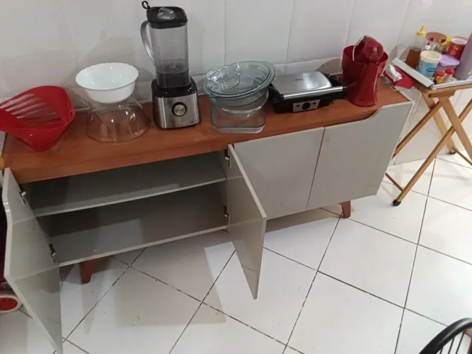Vendo armário de 4 portas de MDF, em perfeito estado!