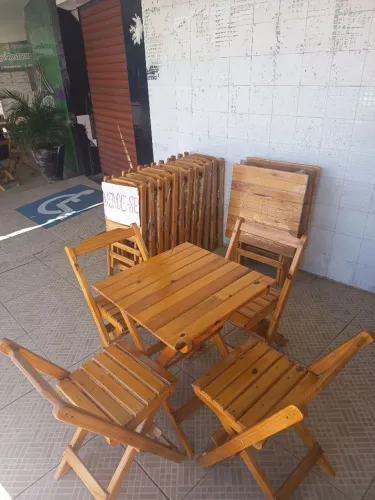 Mesas e cadeiras dobráveis