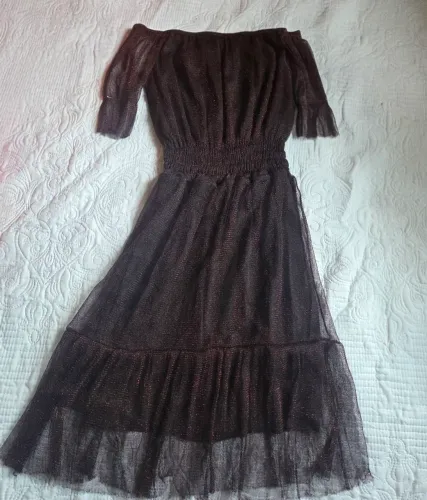 Vestido preto de tule com brilho