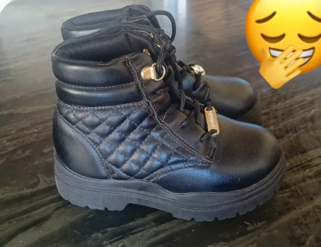 Sandalia infantil usada 