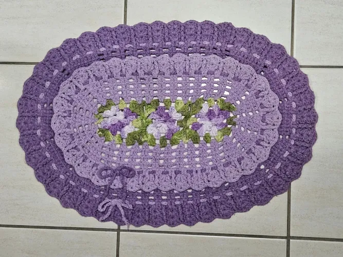 Tapete na cor lilás e roxo
